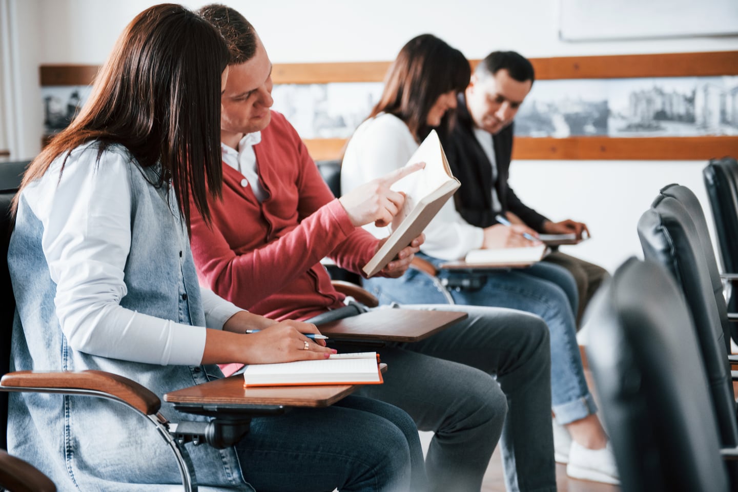 Young adults in a Workforce Solutions E3 training session